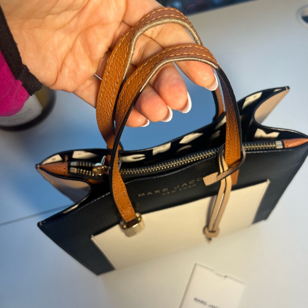Marc Jacobs Black & Cream Leather Tote - Picture 4 of 11